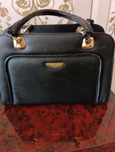 кожаная спортивная сумка: Г.Ош))) Продаётся новая оригинальная женская сумка,черного