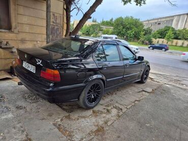 BMW: BMW 1993 -cü il .mator təzə yığılıb.400-500 xərci var( Texasmotr