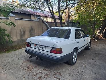 знак мерседес: Mercedes-Benz W124: 1988 г., 3 л, Седан — 3