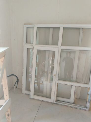 Plastik pəncərələr: Ağ rəngdə plastik pəncərə. Bu pəncərə, müxtəlif layihələrdə istifadə — 20