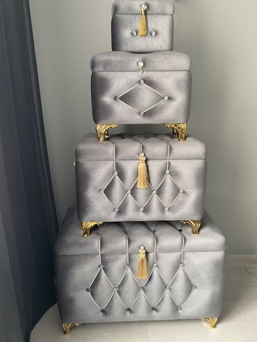 коробка для вещей: Комплект мягких банкеток-сундуков с крышкой и внутренним коробом для