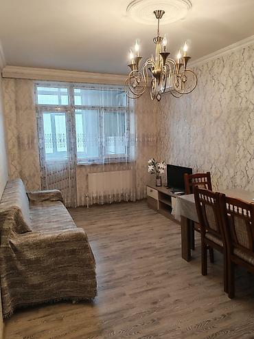 Uzunmüddətli kirayə mənzillər: Mənzilin təsviri: - Zövqlü şəkildə təmir edilmiş, işıqlı zal və yataq — 1