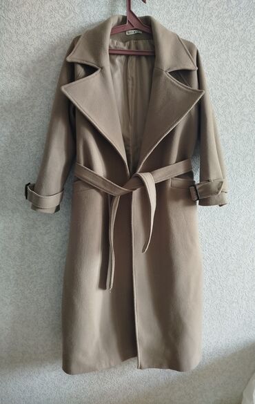 Sviterlər: Xanımlar ücün palto. uzundu. 40, 42 razmerlərə gedir. L, XL