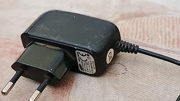 Mobile Phone Chargers: Samsung putni punjač sa fiksnim kablom i konektorom za starije Samsung — 2