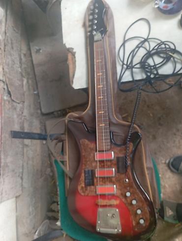 elektron gitara satisi: Elektrik gitara – vintage üslublu, 1960–70-lar dizaynına bənzər korpus — 2