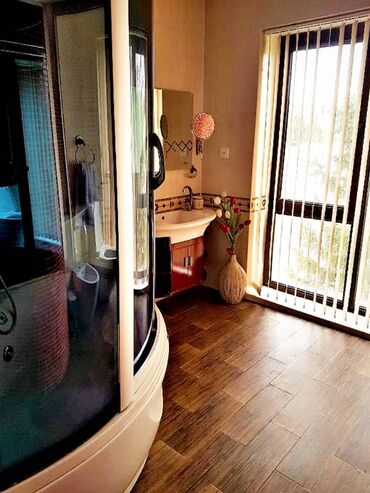 Günlük kirayə evlər: 750 kv. m, 7 otaqlı, Telefon, Kanalizasiya, Qaz — 2