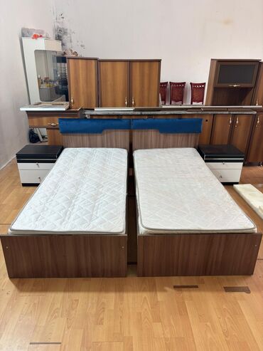 Gəzinti arabaları: TehKravat. İkisi birlikde 220azn. tumbalar daxil bazasız. yaxsi