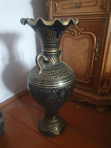 i̇ran pecləri satışı: Bir vaza — 1