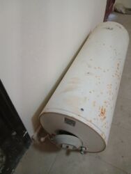 услуги няни в баку: 1 ton olan ishlek veziyeetde ariston satilir (100lt) italyanskiy