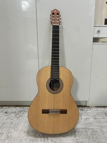 купить бу гитару: Продаю гитару Yamaha c40 m