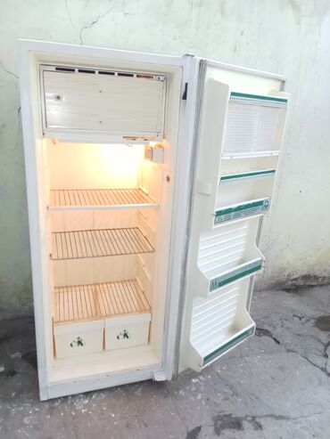 Soyuducular: Soyuducu yaxşı soyudur işləyir çürüyü yoxdur. Nizami Metrosuna