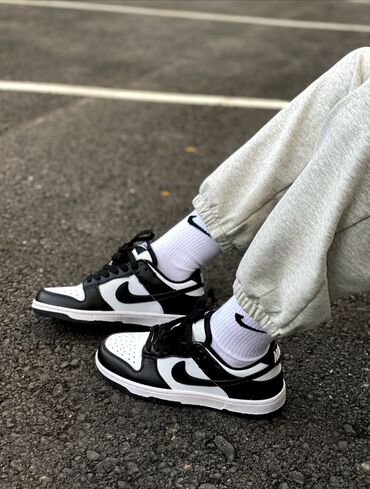 сеточные кроссовки: Продаются кроссовки Nike Dunk Low Panda. В дополнение идут также