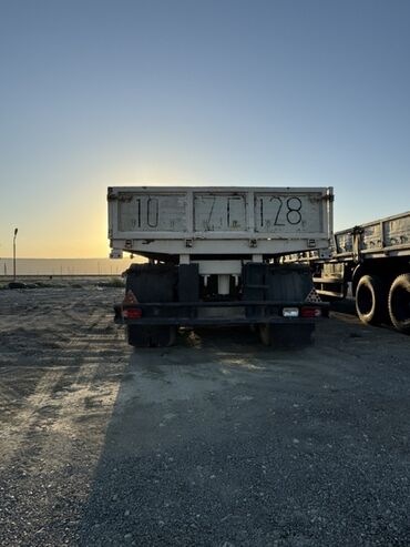 Yük maşınları: KAMAZ yük maşını – narıncı kabinalı, arxada dumper/kuzov tipli daşınma — 2