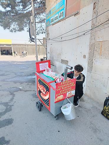 Оборудование для ресторанов, кафе: Küçə ticarəti üçün mobil hot‑doq və piroşki arabası - İki təkərli — 6