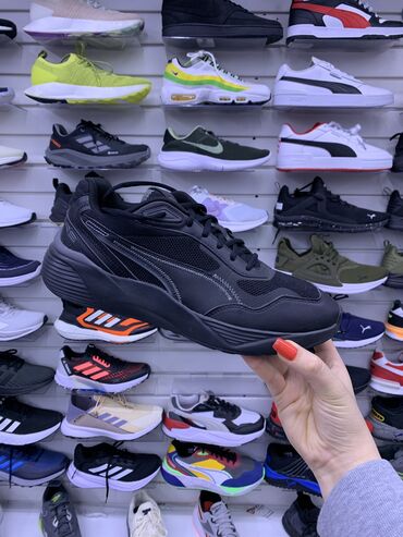 Кроссовки и спортивная обувь: Кроссовки мировых брендов Мы уже 7 лет радуем клиентов оригинальной at lalafo.kg — 8 Кроссовки и спортивная обувь: Кроссовки мировых брендов Мы уже 7 лет радуем клиентов оригинальной — 8
