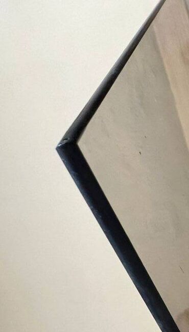 Пирсинг: Полка стеклянная тонированная, толщина 4 мм, кромка обработана -