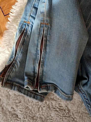 nepromocive torbe: Farmerke pull&bear vel.L
Poluobim struka 40-46
Duzina 104 — 4