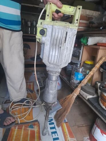 Asılqanlar: Sənaye tipli elektrikli dağıtma çəkici, beton və digər sərt