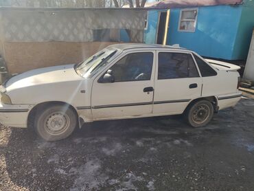 сдаю авто по следующим выкупом: Daewoo Nexia: 1997 г., 1.5 л, Механика, Бензин, Седан