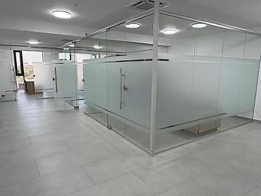 Коммерциялык мүлк: Ижарага Толугу менен кеңсе: Ижарага IT-компания, Банк бөлүмү, Колл-центр, 93 м², Бизнес борборунда, Ремонту менен, Биринчи катар, Өзүнчө кире бериши менен, Унаа токтотуучу жай менен — 2