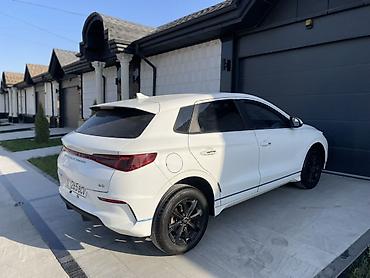 song plus: BYD E2: 2022 г., Автомат, Электромобиль, Кроссовер — 3