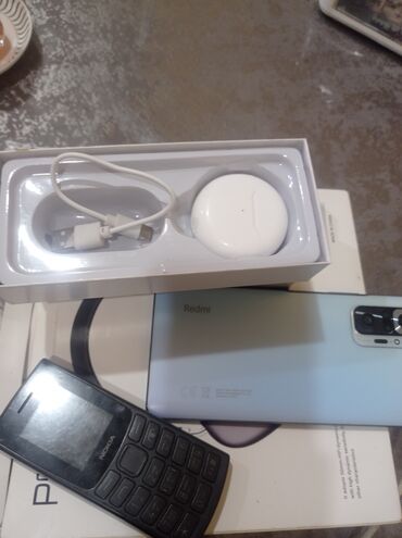 android avtomobil monitorları: Məhsul dəsti: 1) Redmi smartfon - Arxa tərəfində “Redmi” loqosu