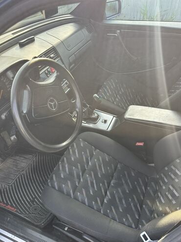 Mercedes-Benz: Mercedes-Benz C-Class universal Xüsusiyyətlər: - Kuzov: universal — 17