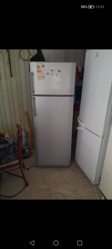 fire aparatı: Б/у 2 двери Biryusa Холодильник Продажа, цвет - Серебристый, Встраиваемый