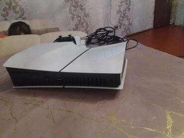 PS5 (Sony PlayStation 5): Sony PlayStation 5 1TB (PS5) – Diskli versiya Komplekt: - PS5 konsolu — 7