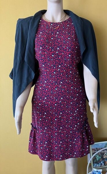 dzemperici kratki crn i roze: Micheal Kors haljina, vel M
2200 din
