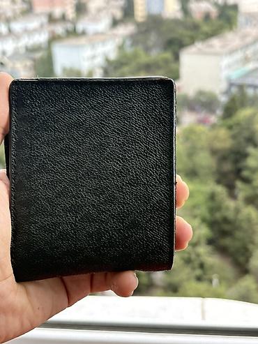 batinka kişi: Michael Kors kişi pul kisəsi – qara rəng, dəri. Xüsusiyyətlər: - — 2