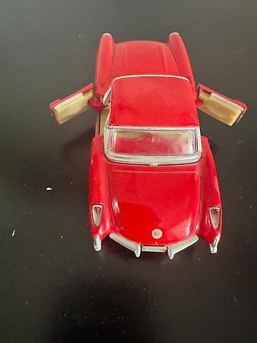 İncəsənət və kolleksiyalar: Qırmızı 1957 Chevrolet 
Oyuncaq maşın. Heç kim oynamayıb, yeni qalıb — 3