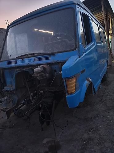 Автозапчасти: Продаётся запчасти на сапог есть коробка родной беговой задний мост — 2