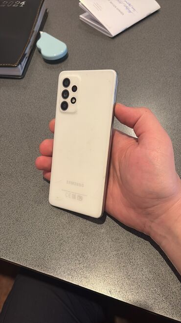 Poco: Samsung a 52 128gb yaddas karopkasi var arxasinda xirda ciziqlar var