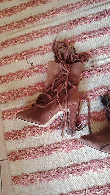 ugg bor: Ženske čizme na štiklu sa resama - Model: kratke čizme do članka - — 2