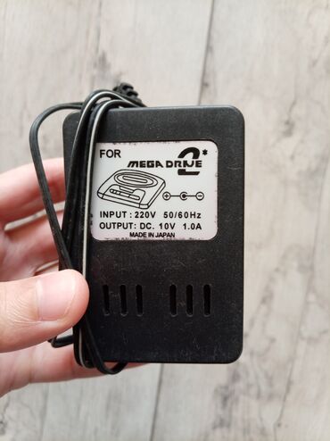 Digər oyun və konsollar: Yapon istehsalı Sega Mega Drive 2 oyun konsolu. Çin istehsalı olan — 5
