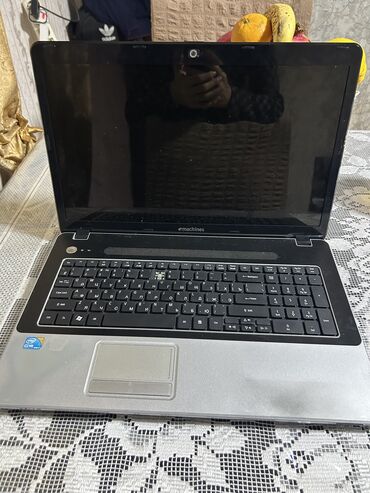 2 ci əl notebook: Intel Core i3, 13.5 "