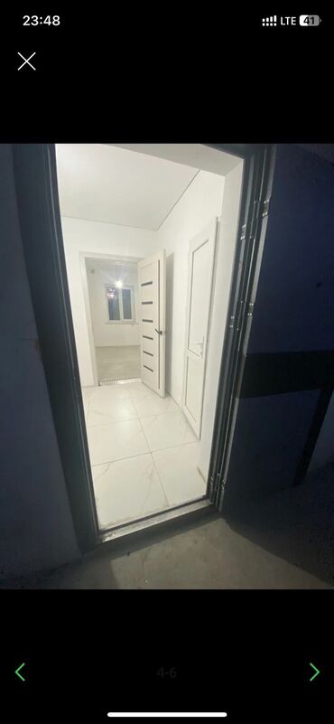 дом в доль дороги г ош: 30 кв. м, 1 бөлмө, Жертөлө, ороо, Забор, тосулган