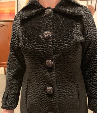 жен пальто красивое в Кыргызстан | ПАЛЬТО: Пальто под каракуль миди размер 50, стильно, красиво!