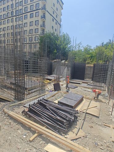 Строительные леса, стойки: Металлические опоры для строительных лесов, предназначенные для — 10