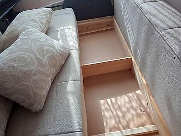 Sofe i kaučevi: Trosed/sofa sa elegantnim talasastim naslonima i bočnim naslonima od — 13