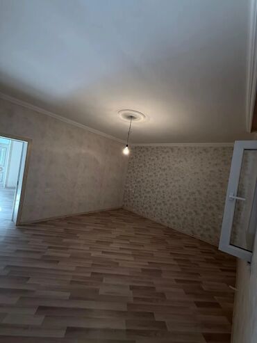 Həyət evləri və villaların satışı: 3 sot torpaq sahəsində 4 otaqlı həyət evi. - Geniş, daş döşəməli — 8