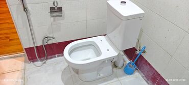 Döşəmə: Unitaz, cox az istifadə olunub, əla vəziyyətdədir. Heç bir deffektden