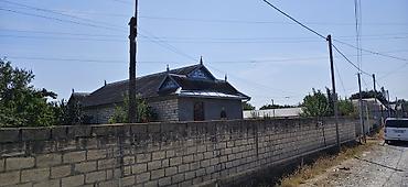 Satılır: yaşayış evi və torpaq sahəsi - Ünvana daxil olan hasarlı