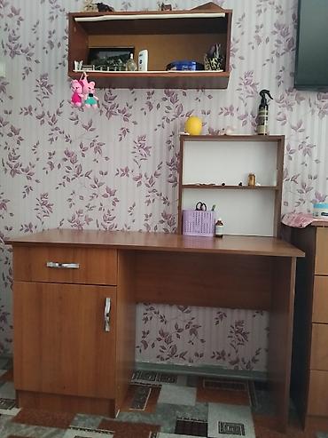 Письменный/компьютерный стол с надстройкой - Материал: ЛДСП под