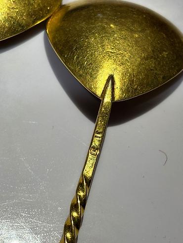 Ложки: Пара декоративных ложек, позолоченные.Продаем. - Материал: металл с — 2