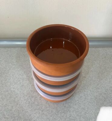 Digər dəstlər və servizlər: Saxsı qablar satılır.Pitiqabı,qatıqqabı,yeməkqabı,bakal.Çeşidlər — 12