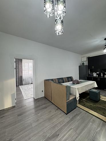 Продажа коттеджей и домов: ✨Продаётся дом в с. Сокулук✨ 🏡Характеристики: • Участок - 3,5 сотки • — 10