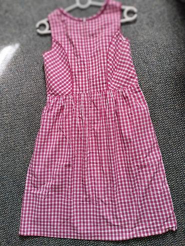 romboidi: Tradicionalna haljina u stilu dirndla – ružičasto‑bela karo (gingham) — 4