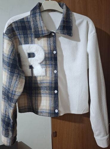 klassik koynekler: - Ölçü: S - Rəng və naxış: Sağ tərəf ağ, incə cizgili korduroy toxuma;